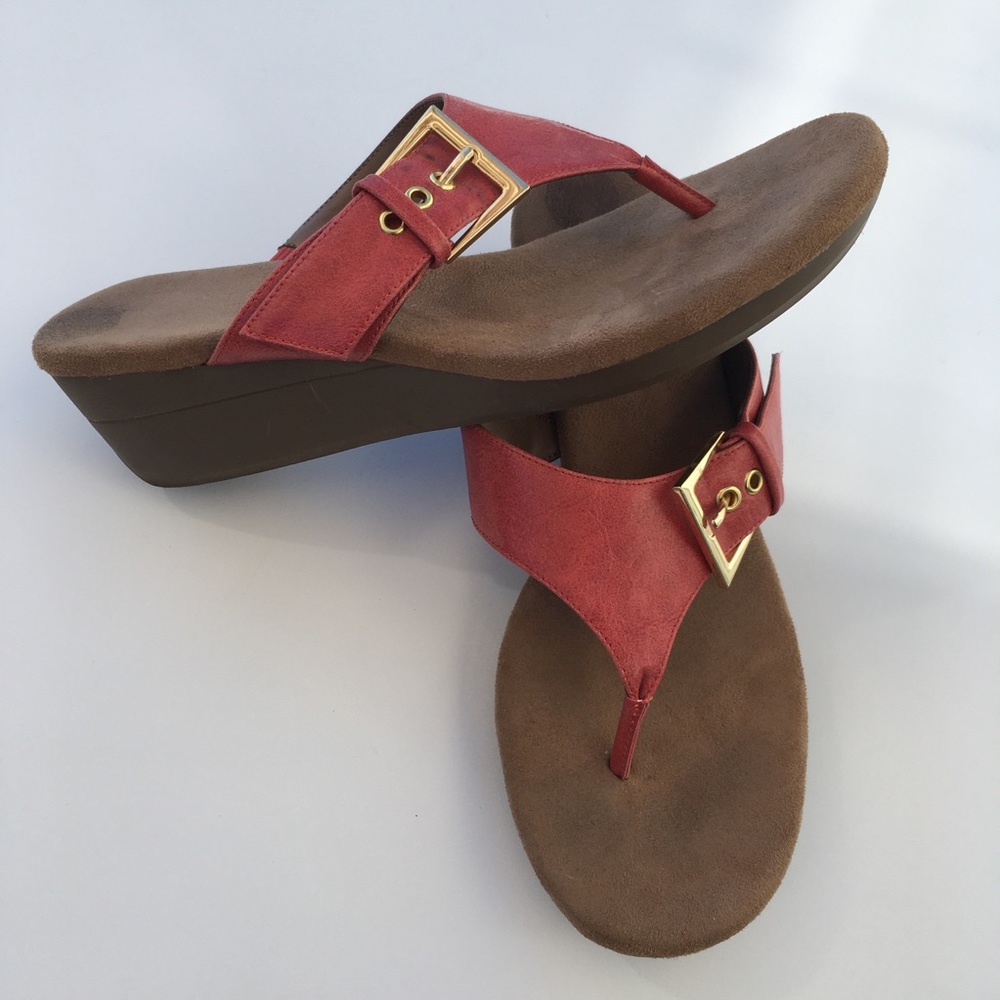 Aerosols wedge sandals